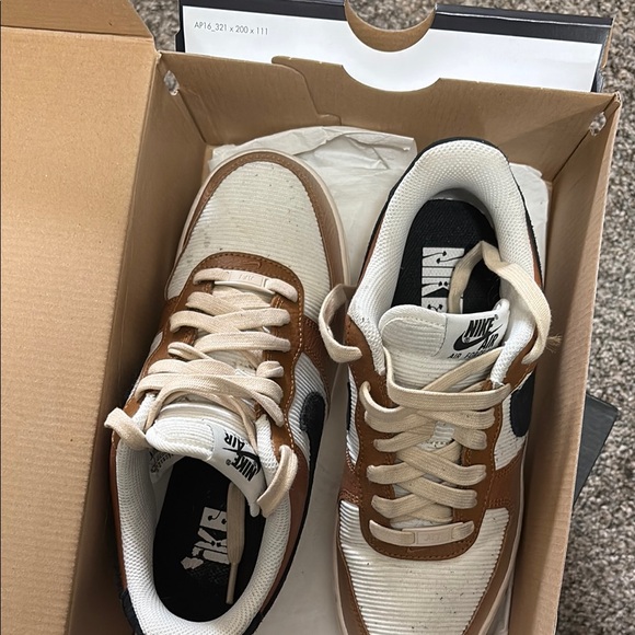 Nike Brown and White Sneakers Versatile Low-Top Design slightly worn - Picture 5 of 6